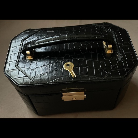 Jewelry - Beautiful Jewelry Box with key